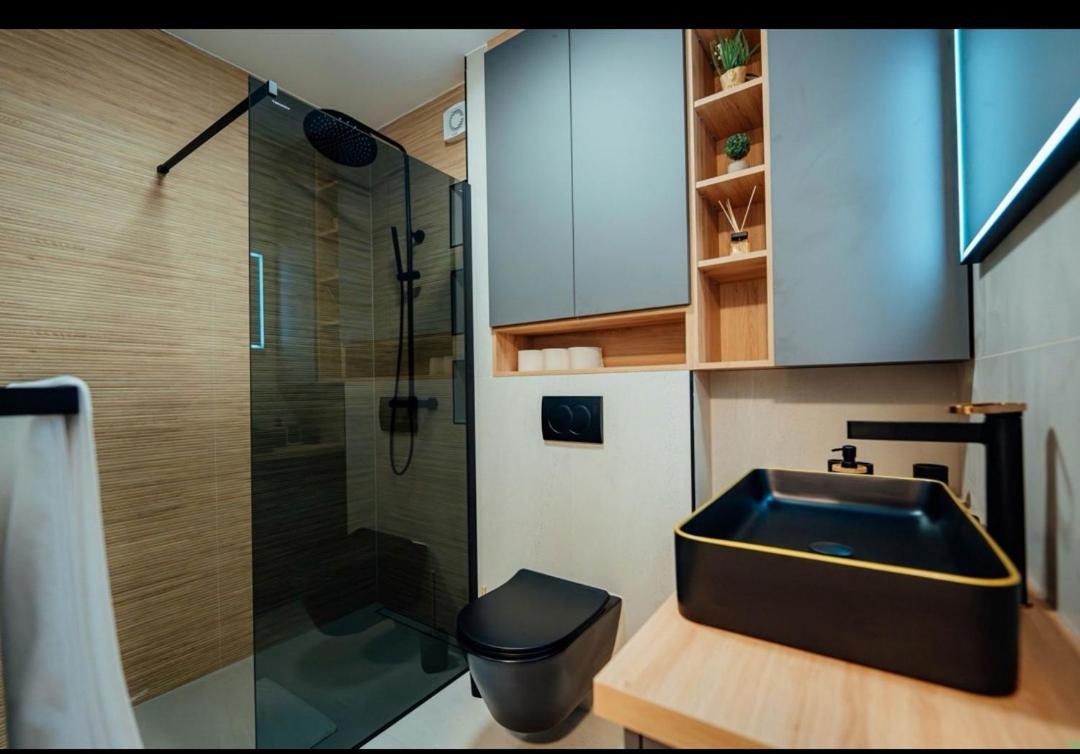 Black Queen Apartment Σπλιτ Εξωτερικό φωτογραφία